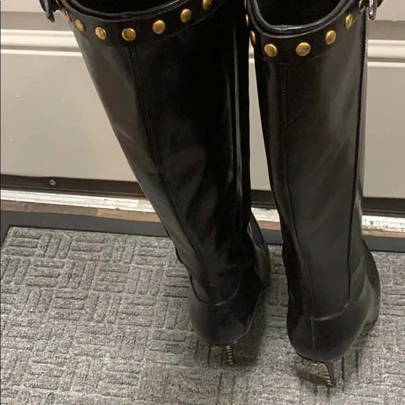 Burberry (Authentic) black leather boot with studs - Picture 6 of 12